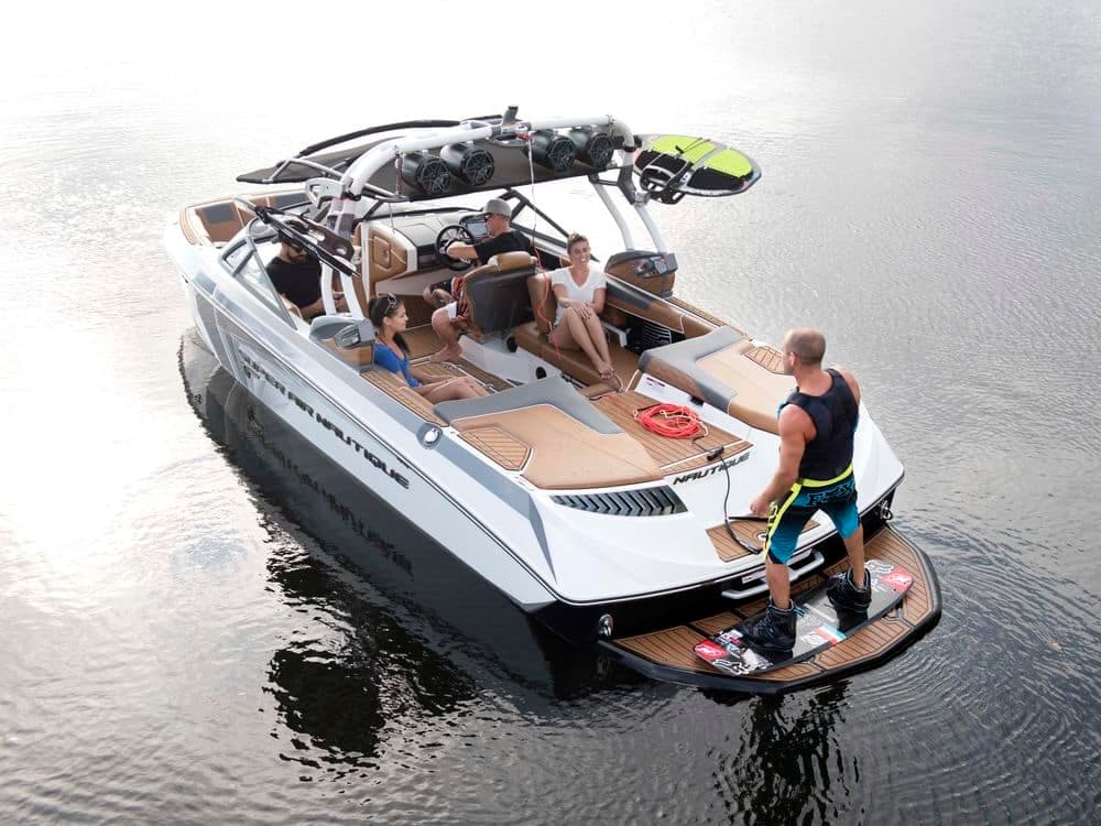 Wakesurf/Wakeboard on Danube – Nautique G23 — photo 1 of 3