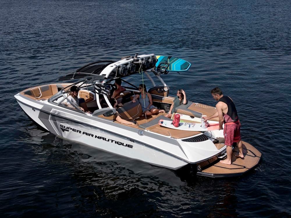 Wakesurf/Wakeboard on Danube – Nautique G23 — photo 3 of 3