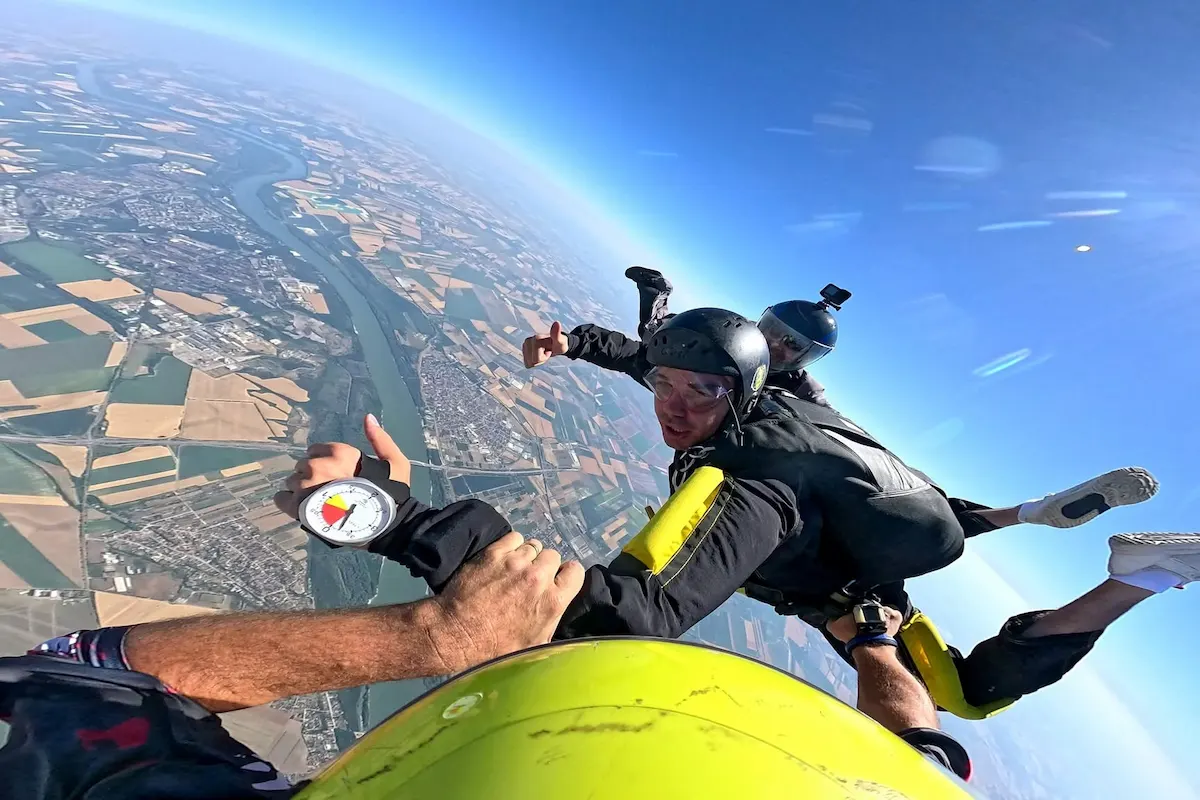 Skydiving Starter Course — photo 2 of 3